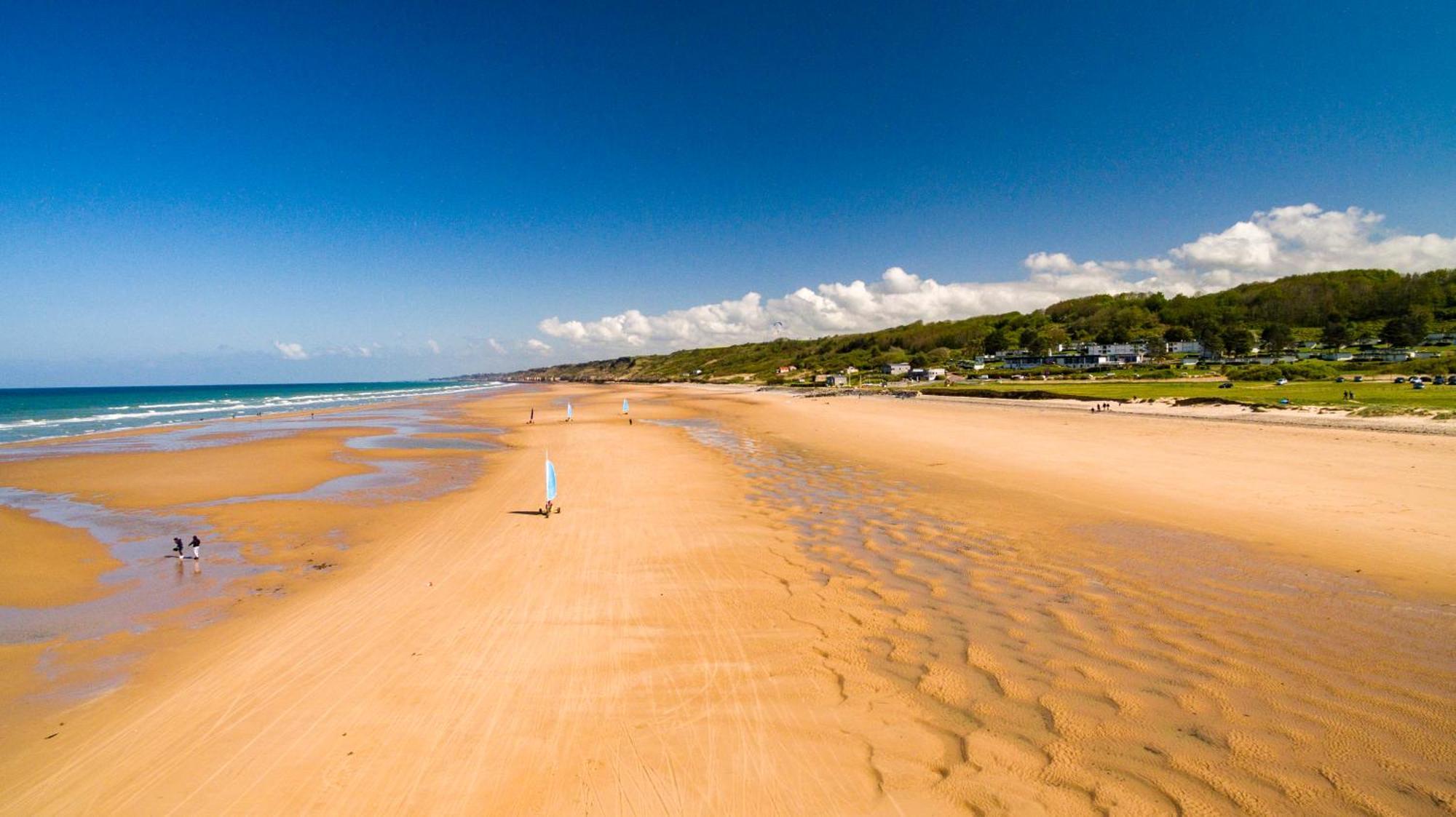 Maison De Campagne Lumineuse Spacieuse Dans Impasse Au Calme A Proximite D'Un Chateau Deux Verandas Grand Jardin Cabane Pour Velos, Pres Port En Bessin Et Bayeux, Proche Plages Du Debarquement Commes Экстерьер фото