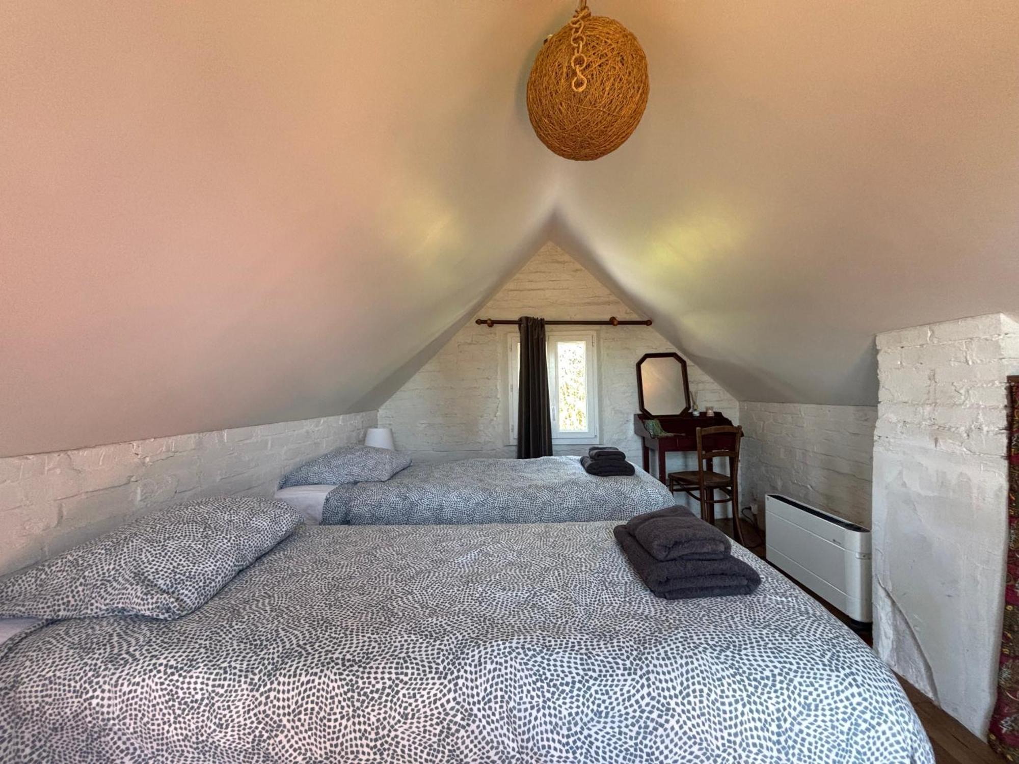 Maison De Campagne Lumineuse Spacieuse Dans Impasse Au Calme A Proximite D'Un Chateau Deux Verandas Grand Jardin Cabane Pour Velos, Pres Port En Bessin Et Bayeux, Proche Plages Du Debarquement Commes Экстерьер фото