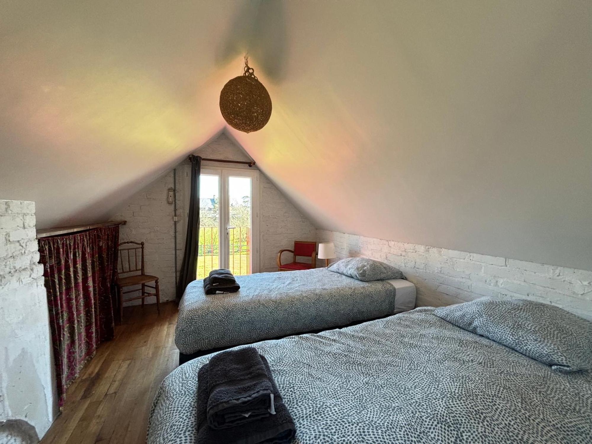Maison De Campagne Lumineuse Spacieuse Dans Impasse Au Calme A Proximite D'Un Chateau Deux Verandas Grand Jardin Cabane Pour Velos, Pres Port En Bessin Et Bayeux, Proche Plages Du Debarquement Commes Экстерьер фото